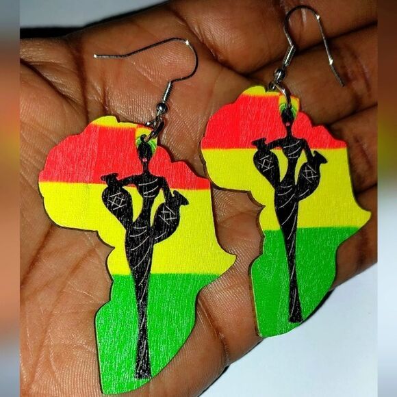 Fun festive dangle earrings - Picture 3 of 4